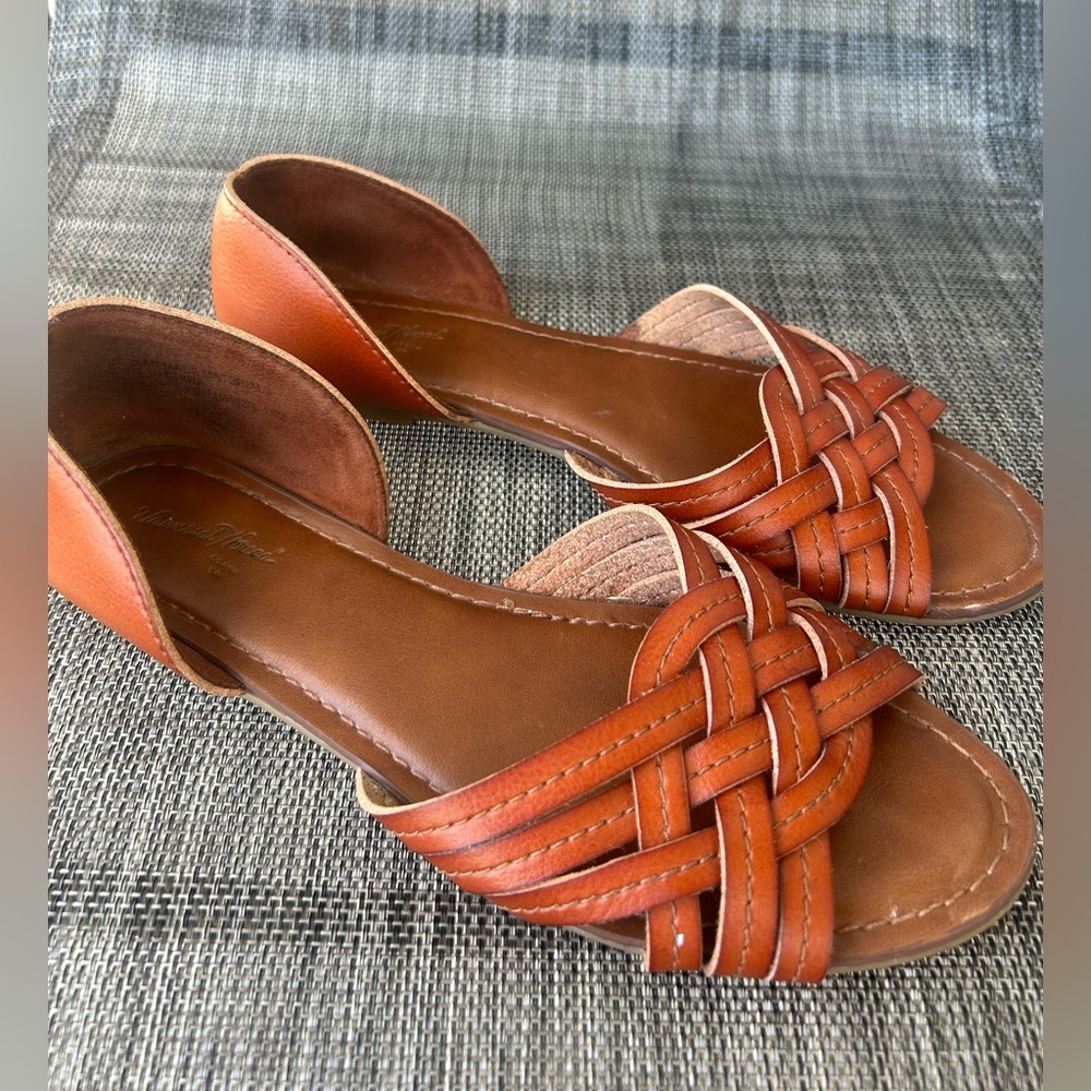 Universal thread woven leather sandals